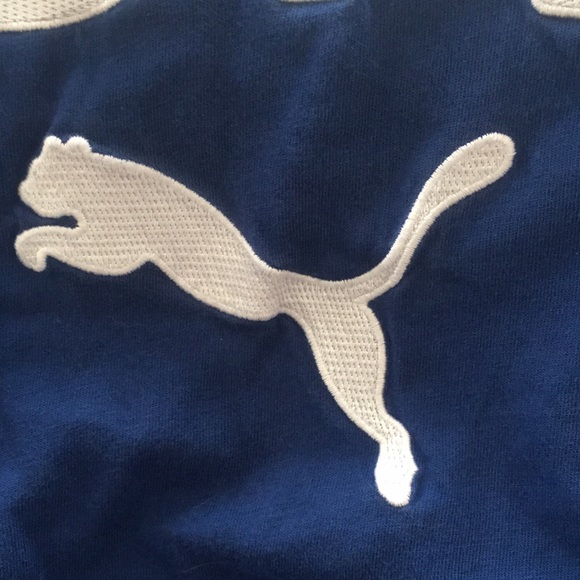 CLASSIC PUMA STYLE ALERT! 👕 Puma Logo Tee - Medium (Unisex) - Picture 5 of 16